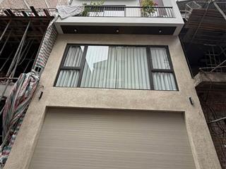Cho thuê nhà bát khối  cổ linh  50.5m2  thang máy  23triệu