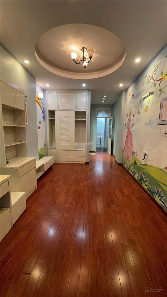 Cho thuê nhà đẹp tại lâm hạ  bồ đề  gara ô tô  phù hợp hộ gia đình  nhóm ít người cv ổn định