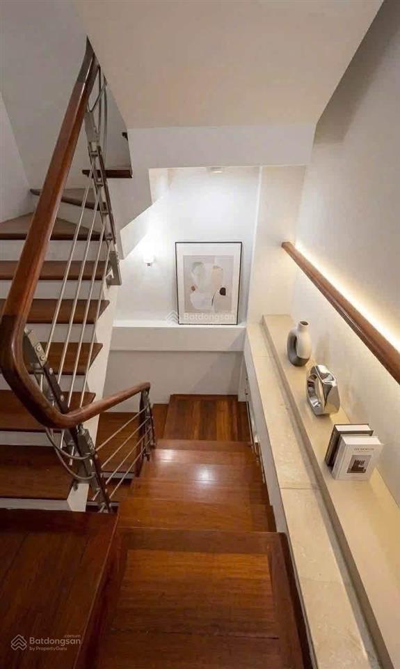 Cho thuê nhà đẹp tại lâm hạ  bồ đề  gara ô tô  phù hợp hộ gia đình  nhóm ít người cv ổn định