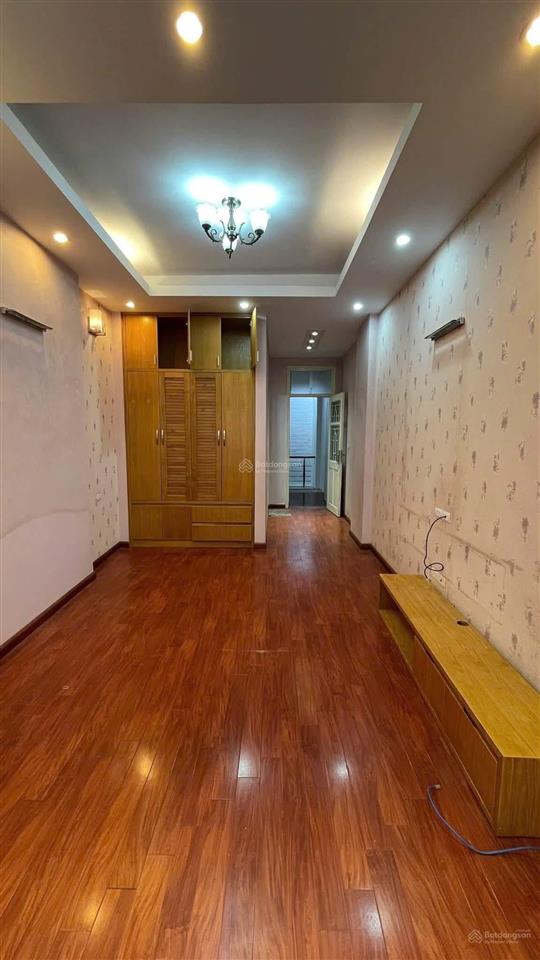 Cho thuê nhà đẹp tại lâm hạ  bồ đề  gara ô tô  phù hợp hộ gia đình  nhóm ít người cv ổn định