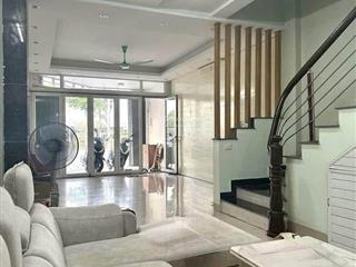 Cho thuê nhà nguyên căn phố cổ linh, phường long biên gần cầu vĩnh tuy vp, cty kinh doanh sạch sẽ