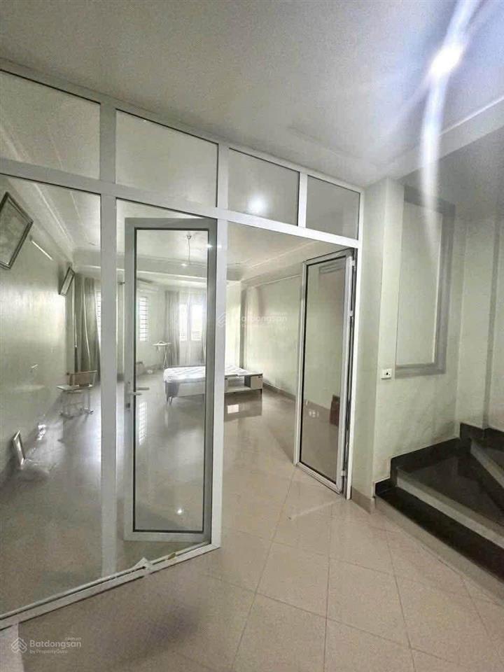 Cho thuê nhà nguyên căn phố cổ linh, phường long biên gần cầu vĩnh tuy vp, cty kinh doanh sạch sẽ