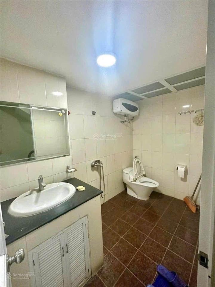 Cho thuê nhà nguyên căn phố cổ linh, phường long biên gần cầu vĩnh tuy vp, cty kinh doanh sạch sẽ