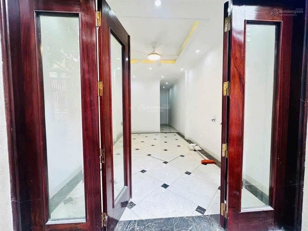 Cho thuê nhà tư đình  36m2  thang máy  13 triệu  phù hợp với kinh doanh