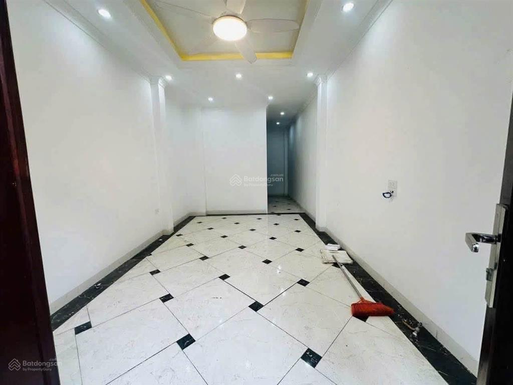 Cho thuê nhà tư đình  36m2  thang máy  13 triệu  phù hợp với kinh doanh