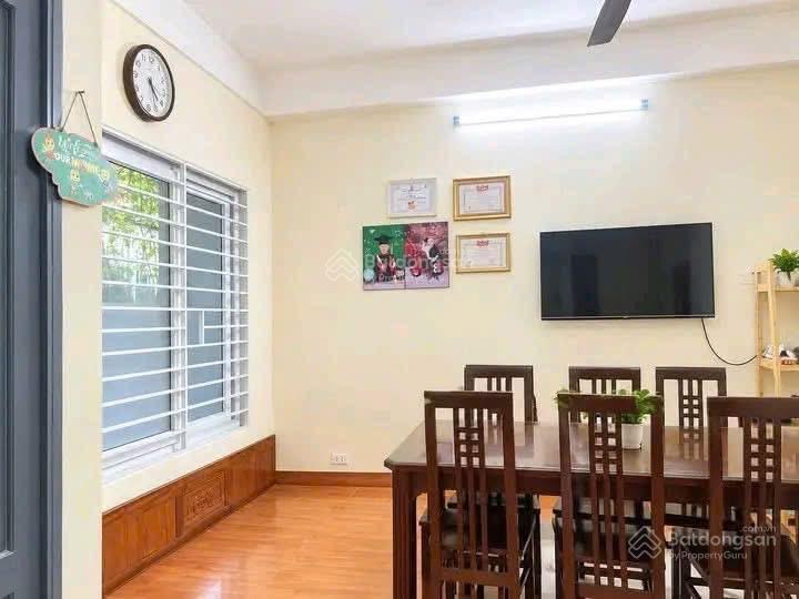 Cho thuê nhà bồ đề  35m2  3pn  9 triệu