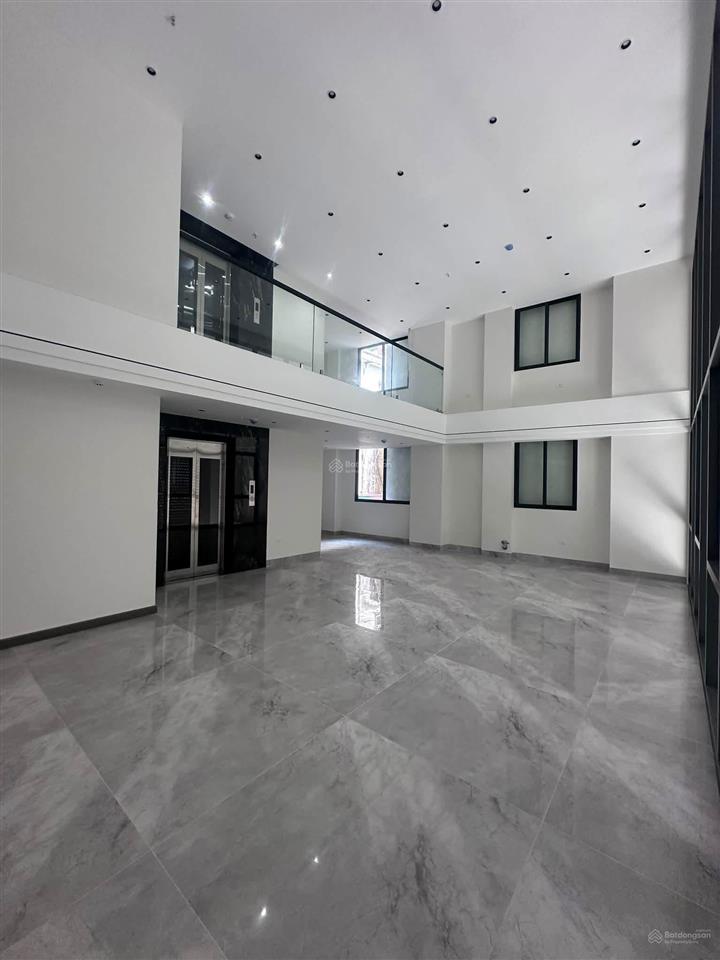 Cho thuê mbkd tại ngọc lâm  mặt tiền siêu rộng  vị trí trung tâm  thích hợp làm văn phòng, spa