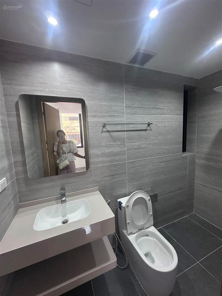 Cho thuê mbkd tại ngọc lâm  mặt tiền siêu rộng  vị trí trung tâm  thích hợp làm văn phòng, spa