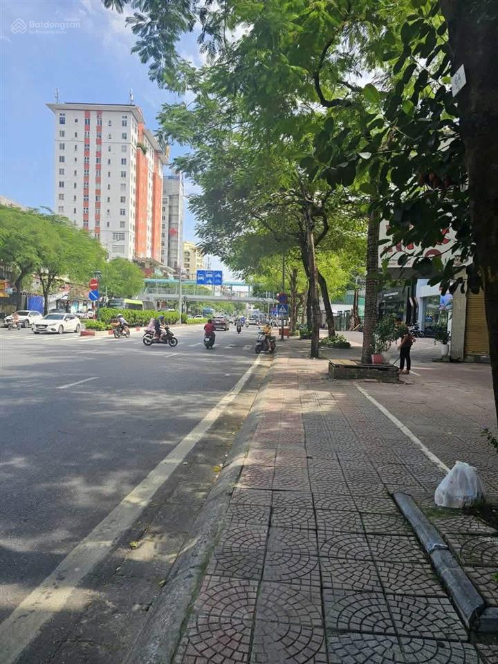 Cho thuê nhà mặt phố nguyễn văn cừ, bồ đề  vỉa hè, ô tô tránh  kd tất cả các mặt hàng sạch sẽ.