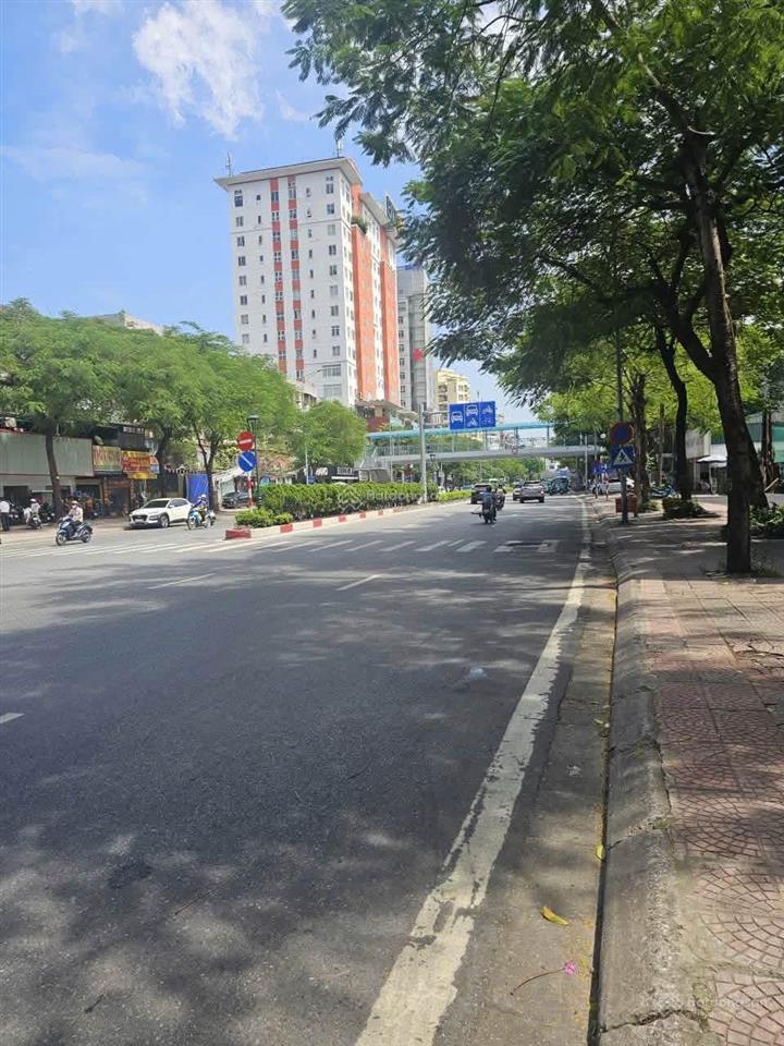 Cho thuê nhà mặt phố nguyễn văn cừ, bồ đề  vỉa hè, ô tô tránh  kd tất cả các mặt hàng sạch sẽ.