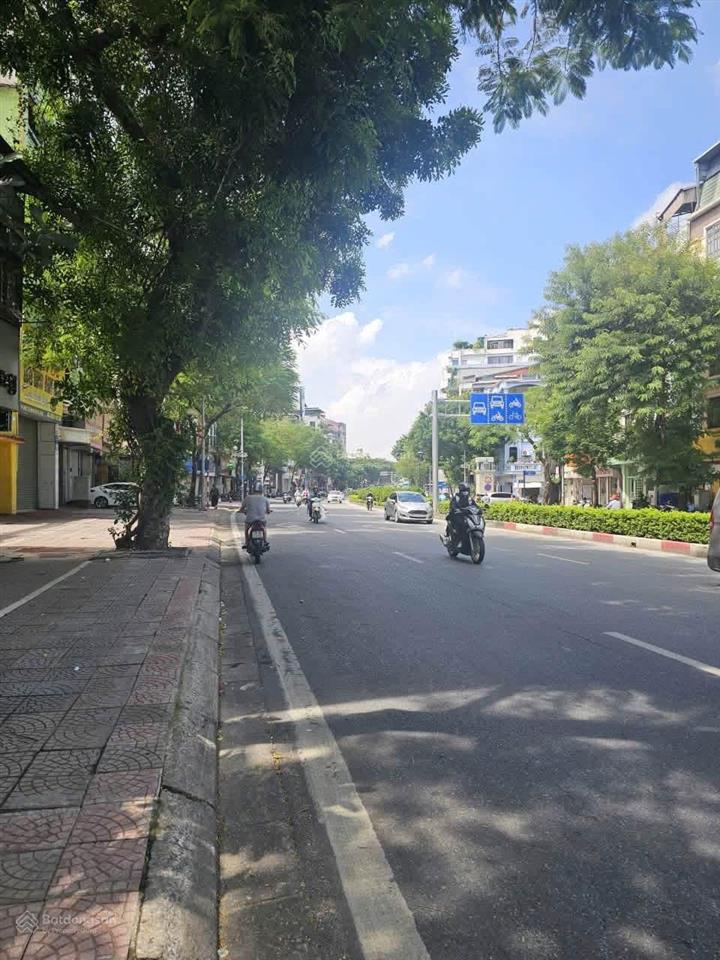 Cho thuê nhà mặt phố nguyễn văn cừ, bồ đề  vỉa hè, ô tô tránh  kd tất cả các mặt hàng sạch sẽ.