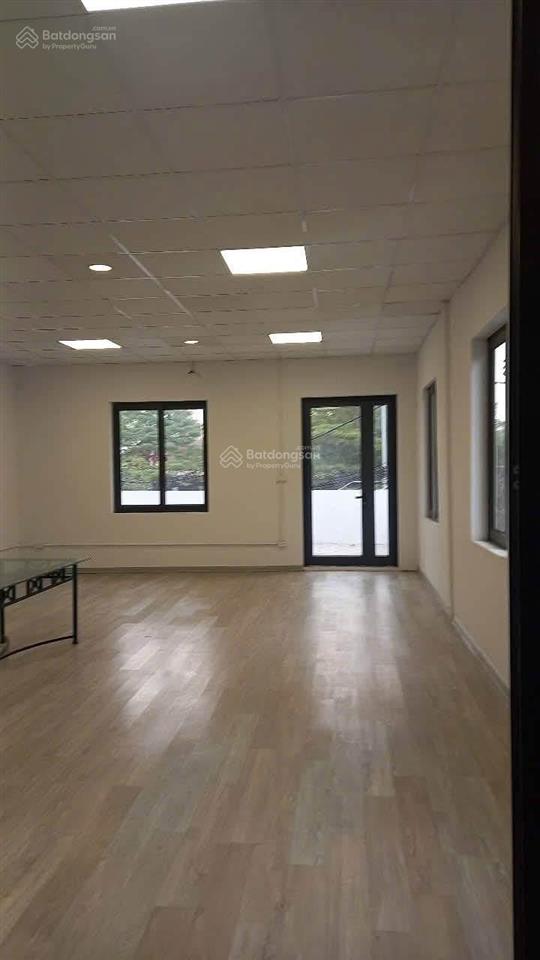 Cho thuê mb kinh doanh tại bồ đề  vỉa hè, ô tô tránh, mặt tiền rộng  văn phòng cty quán bia
