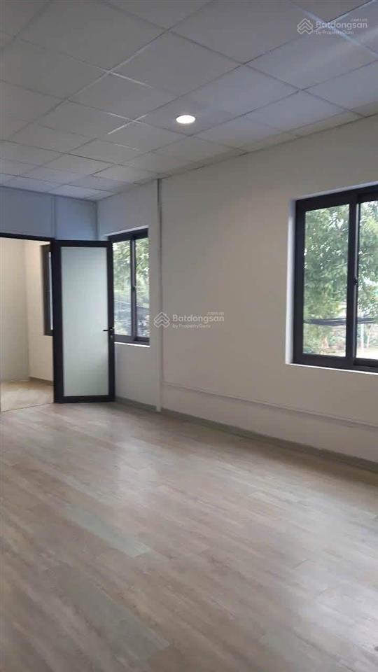 Cho thuê mb kinh doanh tại bồ đề  vỉa hè, ô tô tránh, mặt tiền rộng  văn phòng cty quán bia