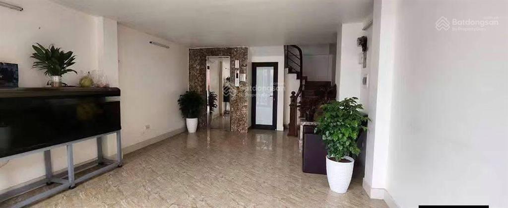 Cho thuê nhà phố mai phúc, phúc đồng, vỉa hè, ô tô tránh, sát vinhomes, thang máy, vp, kd sạch sẽ.