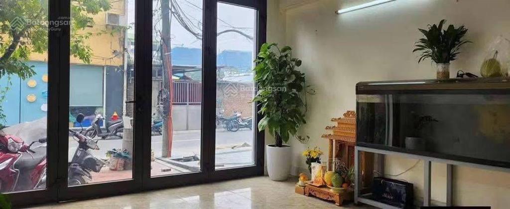 Cho thuê nhà phố mai phúc, phúc đồng, vỉa hè, ô tô tránh, sát vinhomes, thang máy, vp, kd sạch sẽ.