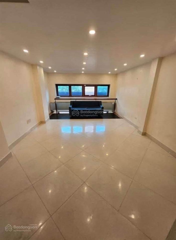 Cho thuê nhà phố mai phúc, phúc đồng, vỉa hè, ô tô tránh, sát vinhomes, thang máy, vp, kd sạch sẽ.