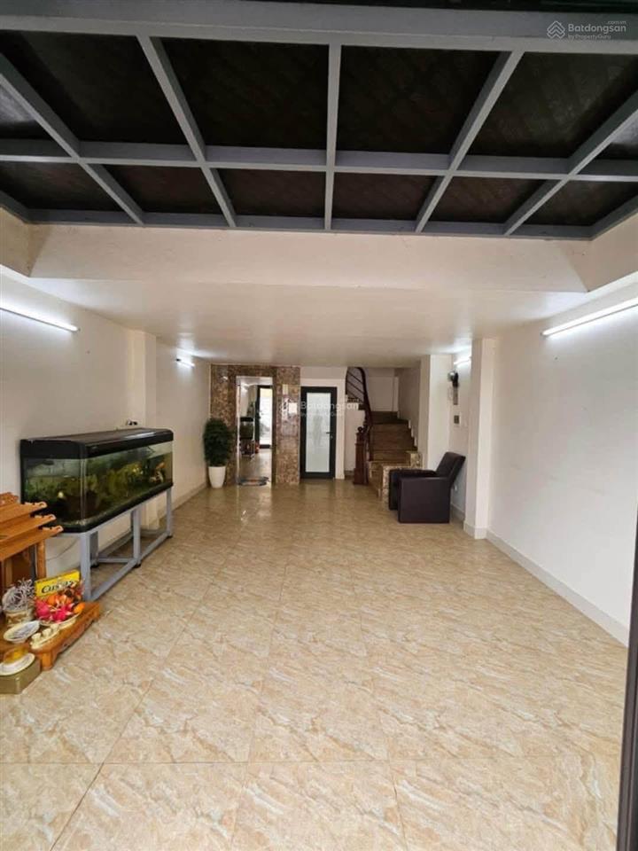 Cho thuê nhà phố mai phúc, phúc đồng, vỉa hè, ô tô tránh, sát vinhomes, thang máy, vp, kd sạch sẽ.