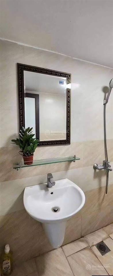 Cho thuê nhà phố mai phúc, phúc đồng, vỉa hè, ô tô tránh, sát vinhomes, thang máy, vp, kd sạch sẽ.
