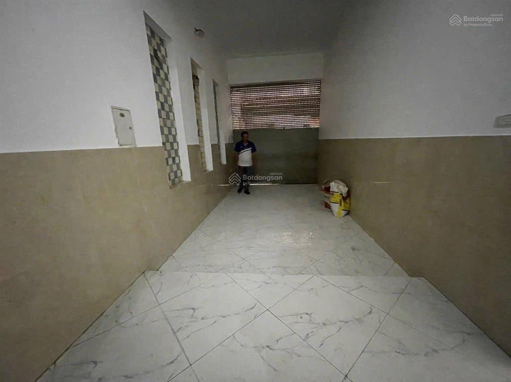 Cho thuê nhà ngọc thụy  133m2  tiện di chuyển sang tt hà nội