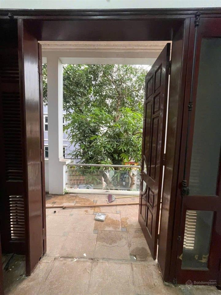 Cho thuê nhà ngọc thụy  133m2  tiện di chuyển sang tt hà nội