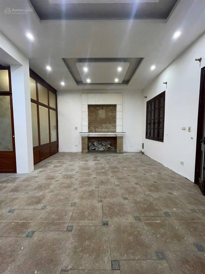 Cho thuê nhà ngọc thụy  133m2  tiện di chuyển sang tt hà nội