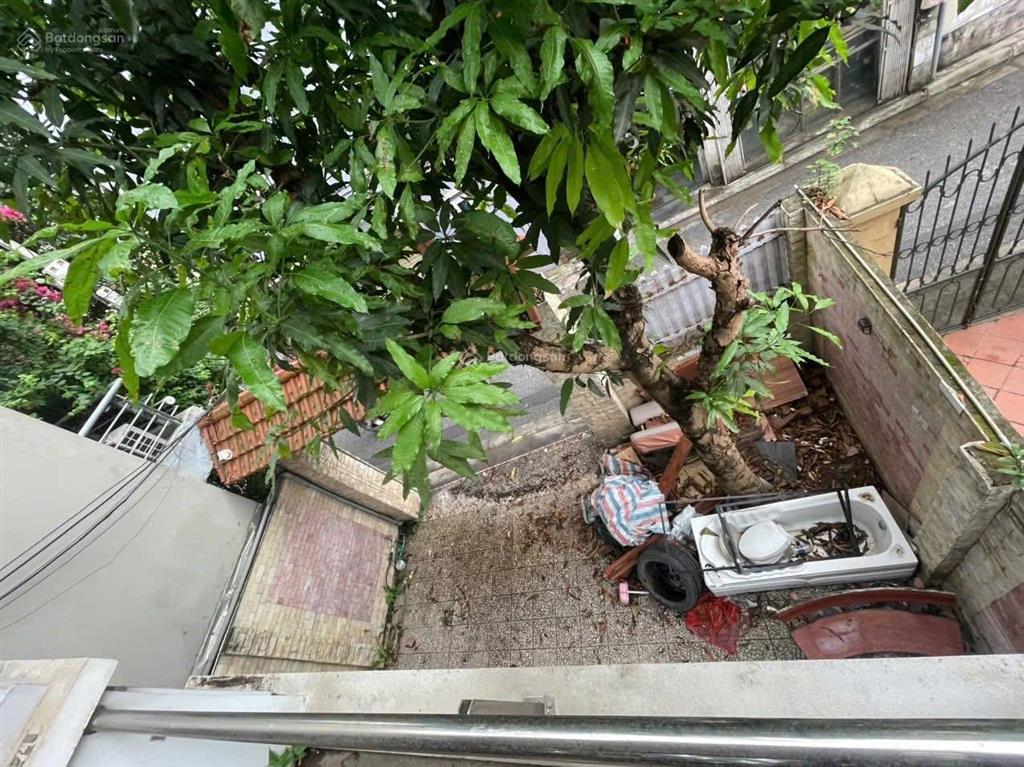 Cho thuê nhà ngọc thụy  133m2  tiện di chuyển sang tt hà nội