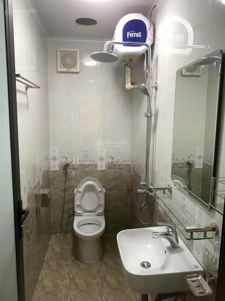 Cho thuê nhà ngọc thụy  133m2  tiện di chuyển sang tt hà nội