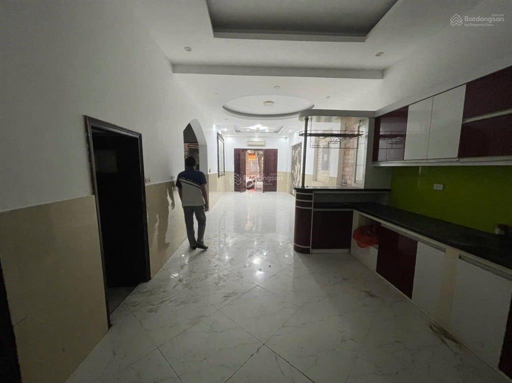 Cho thuê nhà ngọc thụy  133m2  tiện di chuyển sang tt hà nội