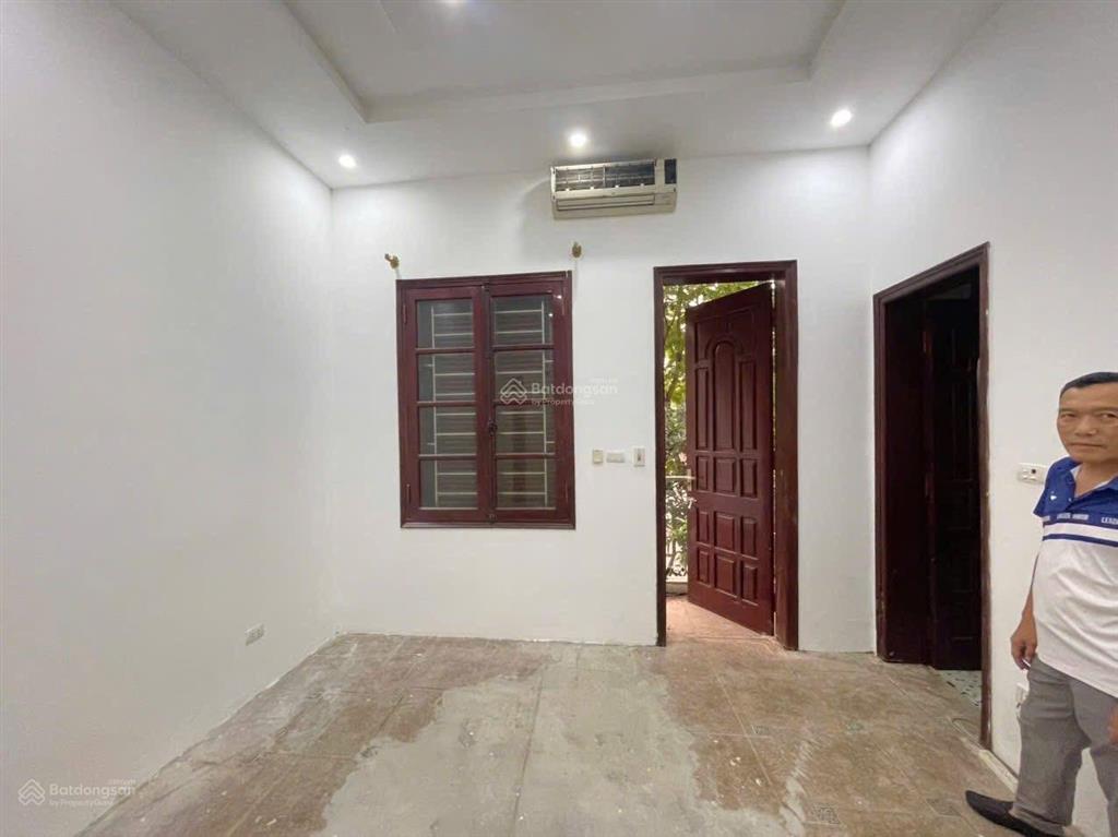Cho thuê nhà ngọc thụy  133m2  tiện di chuyển sang tt hà nội