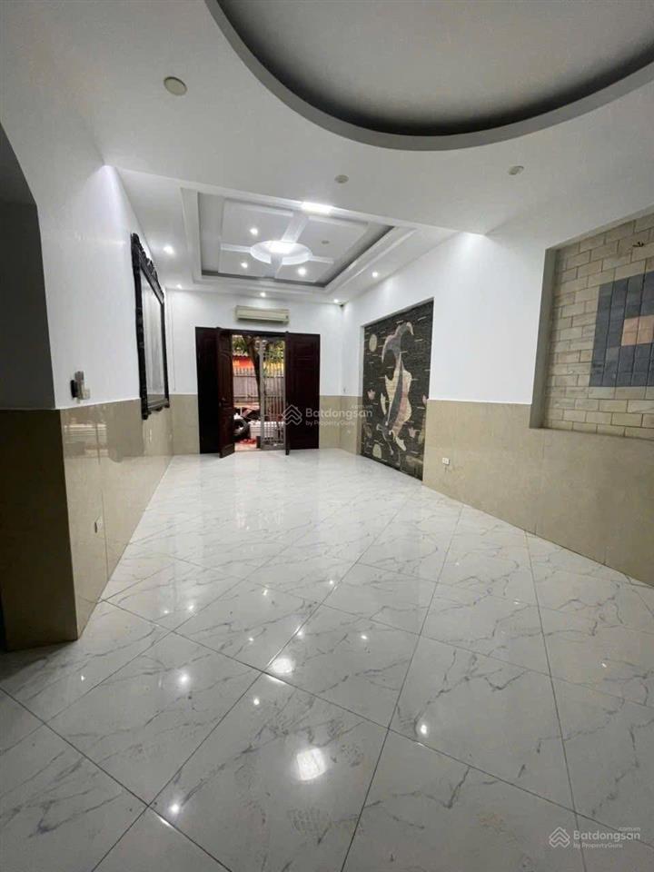 Cho thuê nhà ngọc thụy  133m2  tiện di chuyển sang tt hà nội