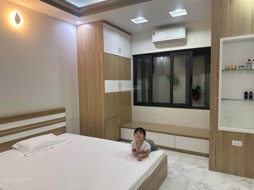 Cho thuê nhà nguyên căn phố lâm du  bồ đề  ô tô đỗ ngày đêm cách 20m  4pn  đầy đủ nội thất