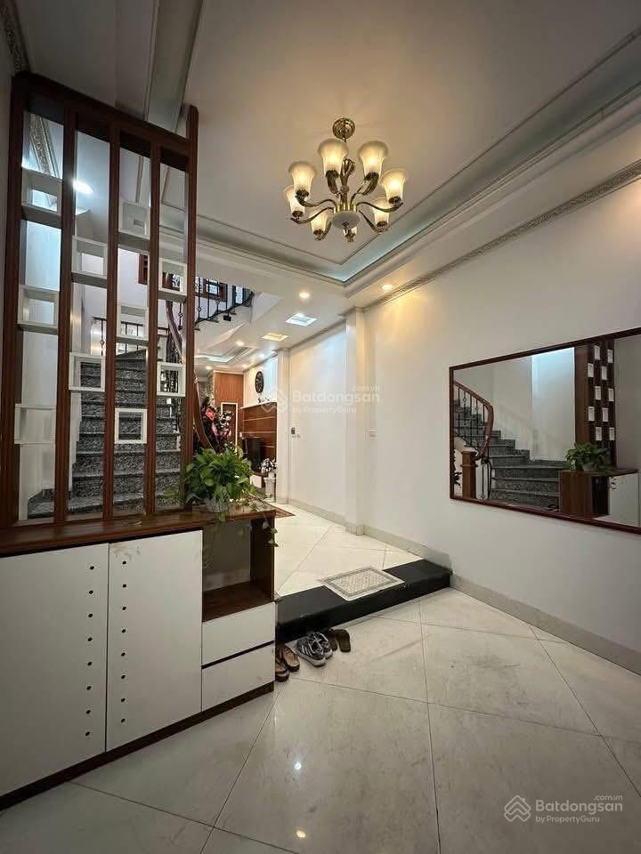 Cho thuê nhà nguyên căn phố lâm du  bồ đề  ô tô đỗ ngày đêm cách 20m  4pn  đầy đủ nội thất