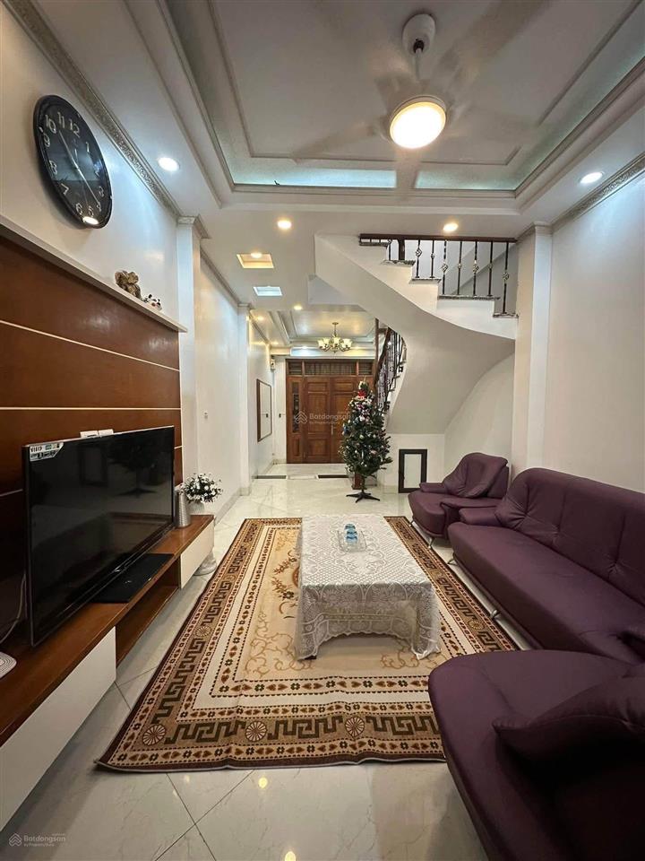 Cho thuê nhà nguyên căn phố lâm du  bồ đề  ô tô đỗ ngày đêm cách 20m  4pn  đầy đủ nội thất