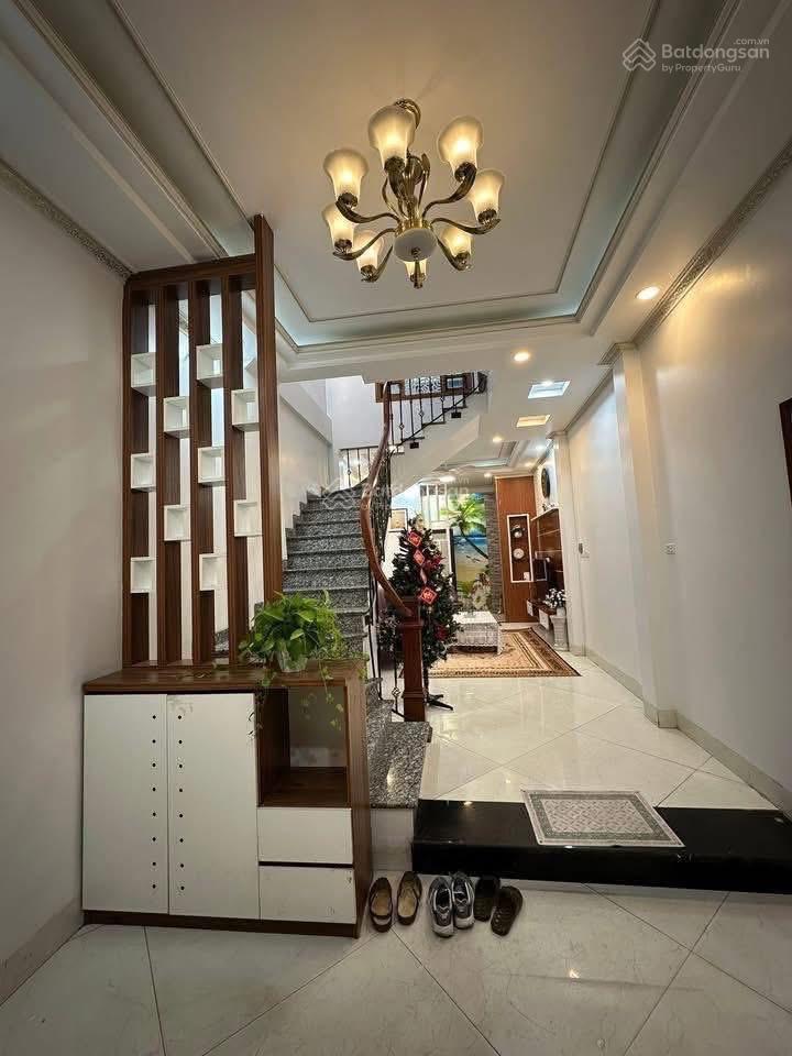 Cho thuê nhà nguyên căn phố lâm du  bồ đề  ô tô đỗ ngày đêm cách 20m  4pn  đầy đủ nội thất