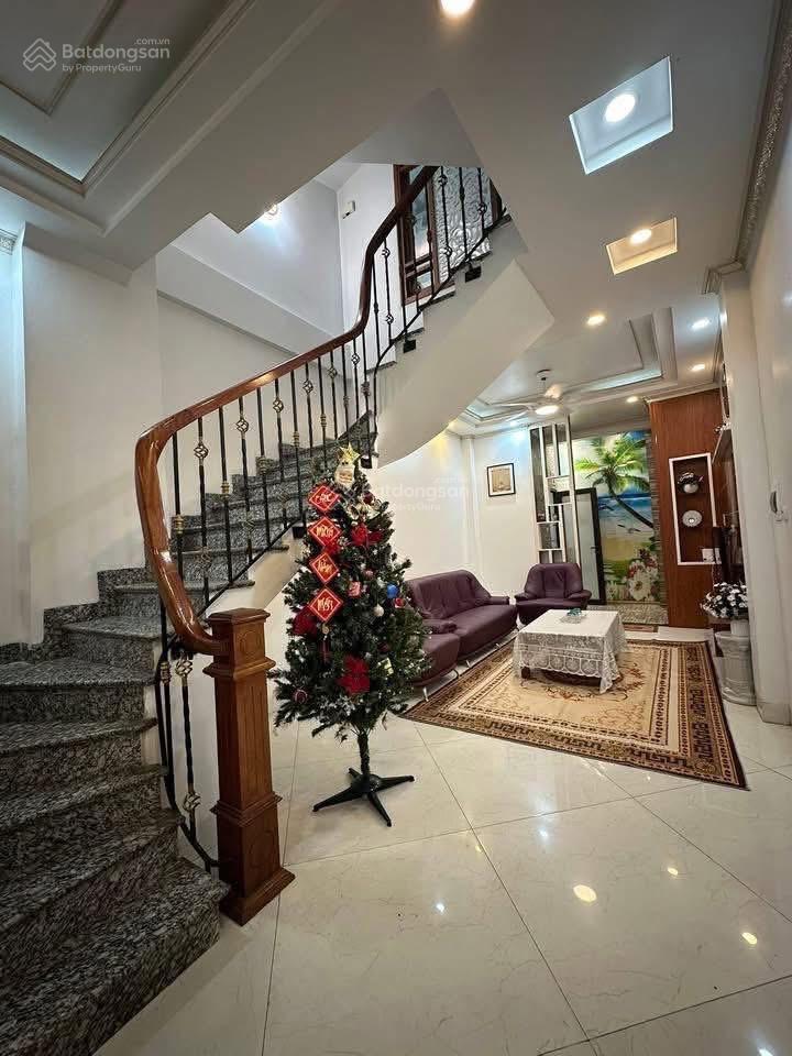 Cho thuê nhà nguyên căn phố lâm du  bồ đề  ô tô đỗ ngày đêm cách 20m  4pn  đầy đủ nội thất