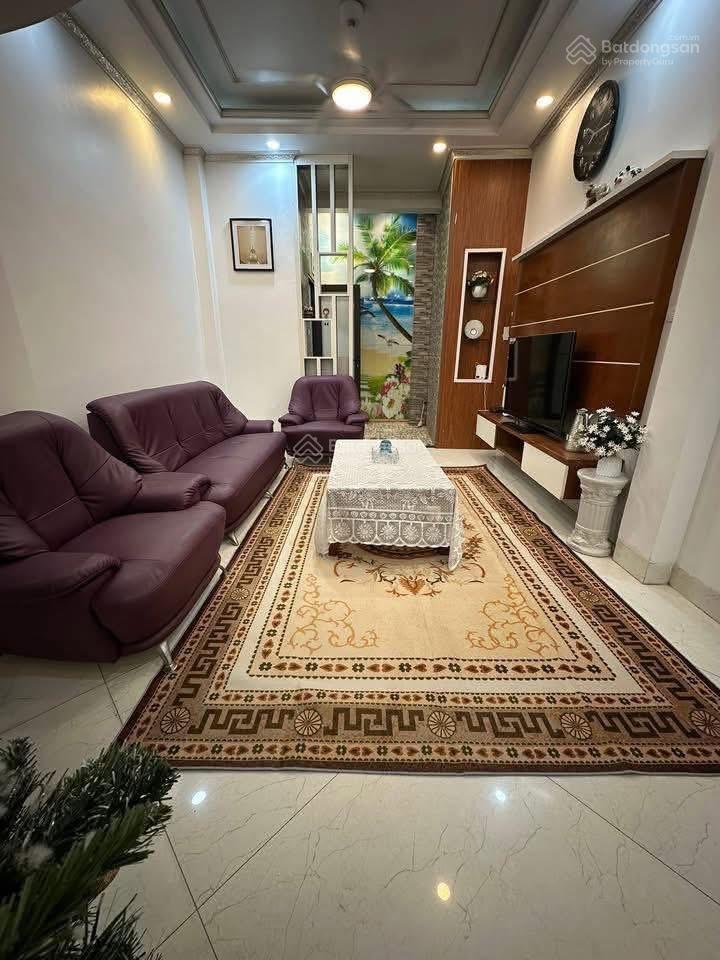 Cho thuê nhà nguyên căn phố lâm du  bồ đề  ô tô đỗ ngày đêm cách 20m  4pn  đầy đủ nội thất