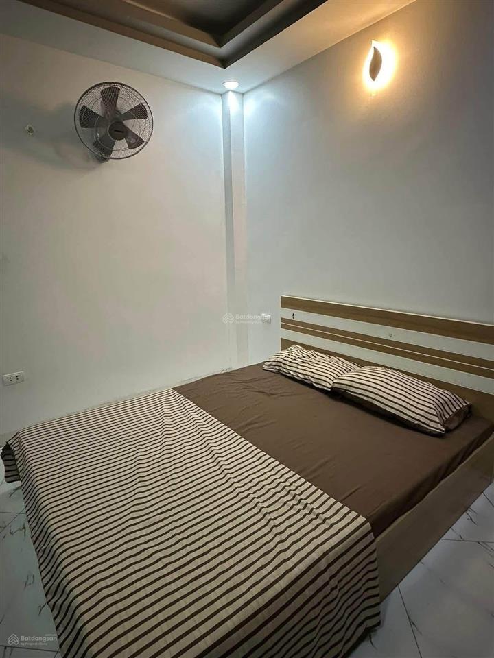 Cho thuê nhà nguyên căn phố lâm du  bồ đề  ô tô đỗ ngày đêm cách 20m  4pn  đầy đủ nội thất