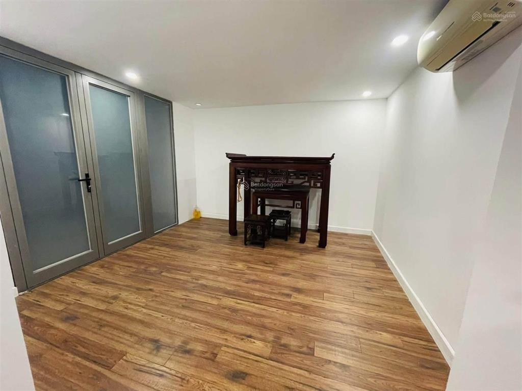 Cho thuê nguyên căn biệt thự vinhomes the harmony  vỉa hè, ô tô tránh  4pn  ở hộ gd