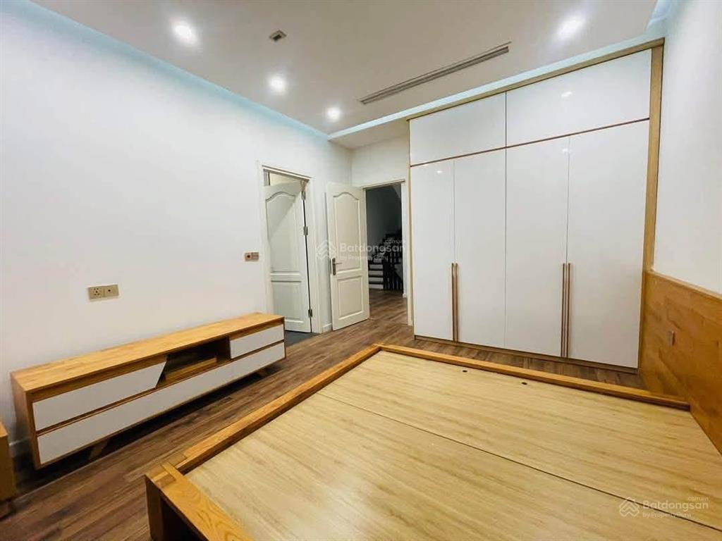 Cho thuê nguyên căn biệt thự vinhomes the harmony  vỉa hè, ô tô tránh  4pn  ở hộ gd