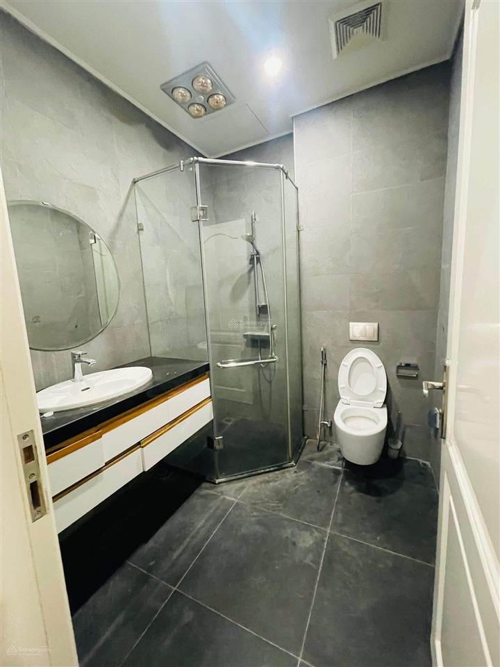 Cho thuê nguyên căn biệt thự vinhomes the harmony  vỉa hè, ô tô tránh  4pn  ở hộ gd