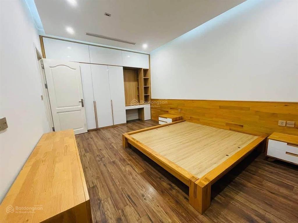 Cho thuê nguyên căn biệt thự vinhomes the harmony  vỉa hè, ô tô tránh  4pn  ở hộ gd