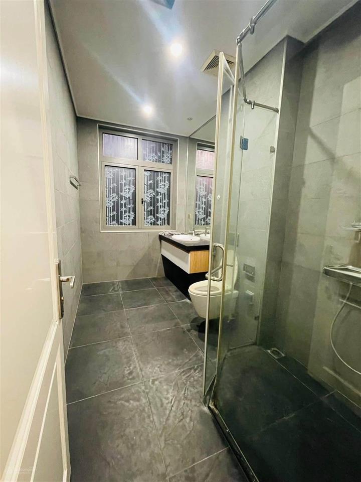 Cho thuê nguyên căn biệt thự vinhomes the harmony  vỉa hè, ô tô tránh  4pn  ở hộ gd