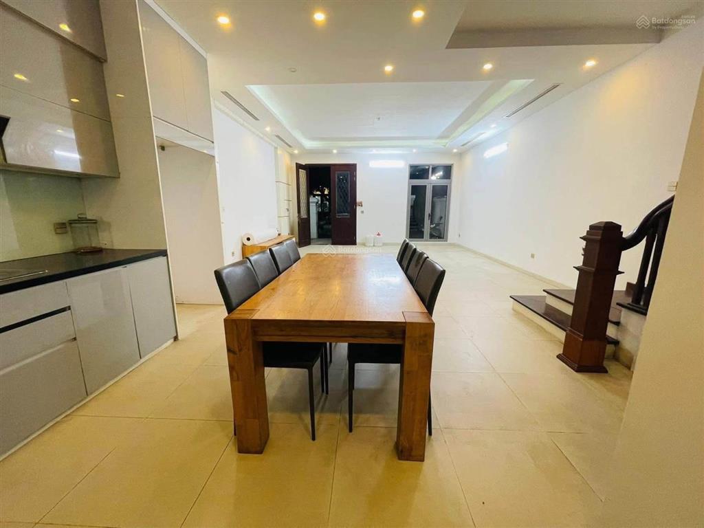 Cho thuê nguyên căn biệt thự vinhomes the harmony  vỉa hè, ô tô tránh  4pn  ở hộ gd