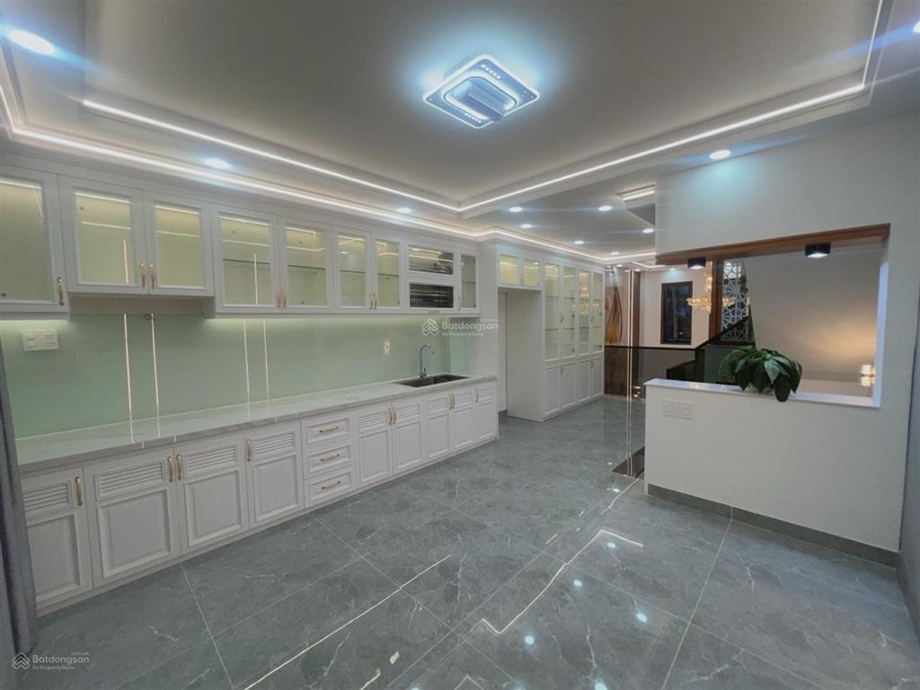 Bán nhà mới 5 tầng sát vách vạn phúc city, cổng đinh thị thi, nhỉnh 8 tỷ