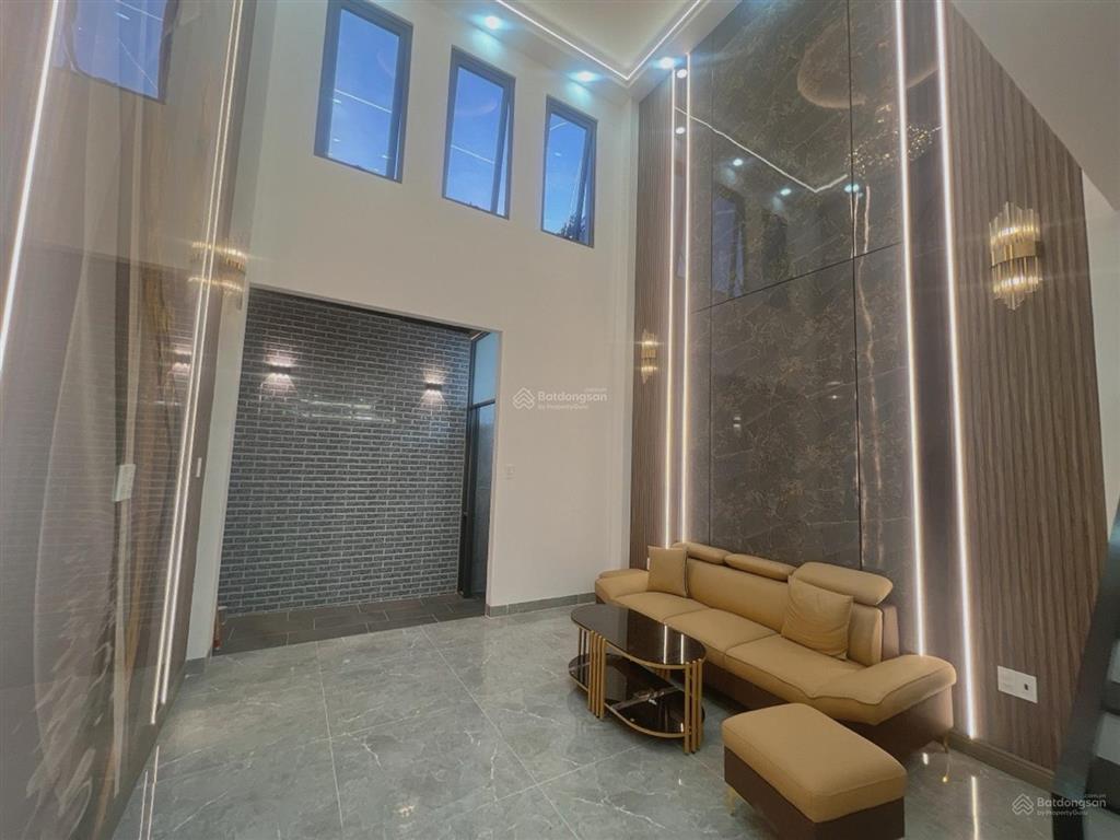 Bán nhà mới 5 tầng sát vách vạn phúc city, cổng đinh thị thi, nhỉnh 8 tỷ