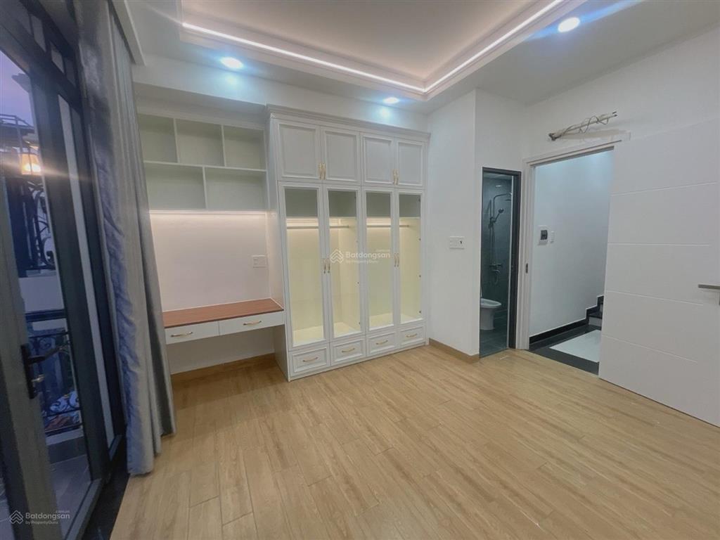 Bán nhà mới 5 tầng sát vách vạn phúc city, cổng đinh thị thi, nhỉnh 8 tỷ