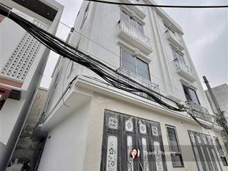Lô góc  ô tô thông  thiết kế 4.5tầng  giá chào bán 3.68 tỷ. giáp ql6 đang mở rộng.  0966 929 ***