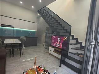 Bán nhà 2 tầng mới vào ở ngay đường núi thành trung tâm thành phố