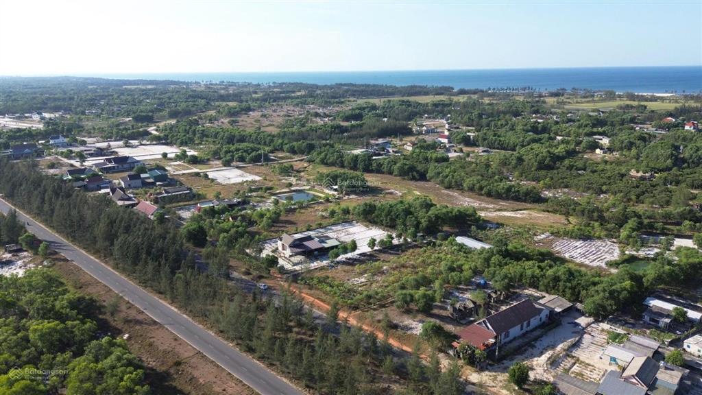 Lô đất biển, đối diện cổng chính khu công nghiệp nam cửa việt  mặt đường trục dọc khu kinh tế