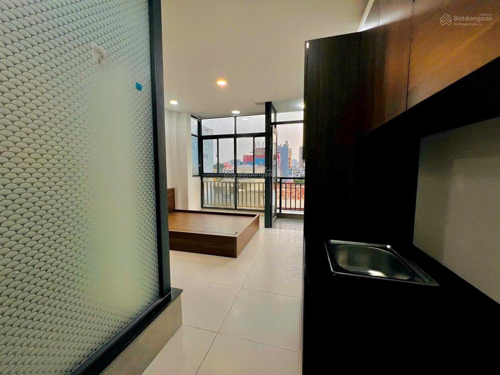 Cho thuê căn hộ quận 1 gần bùi viện, nguyễn huệ, ngã 6 phù đổng, ban công full nội thất, thang máy